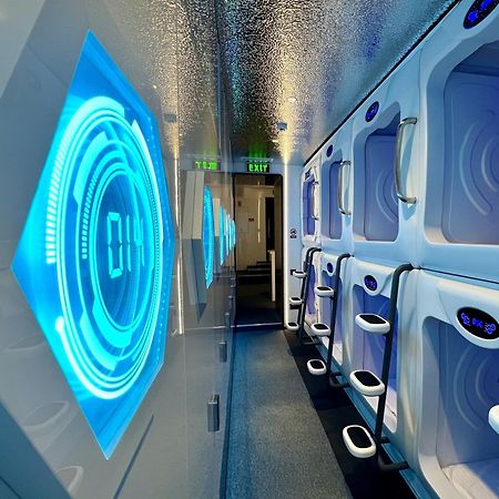 Galaxy Inn Luxury Hostel In Center 耶烈万 外观 照片