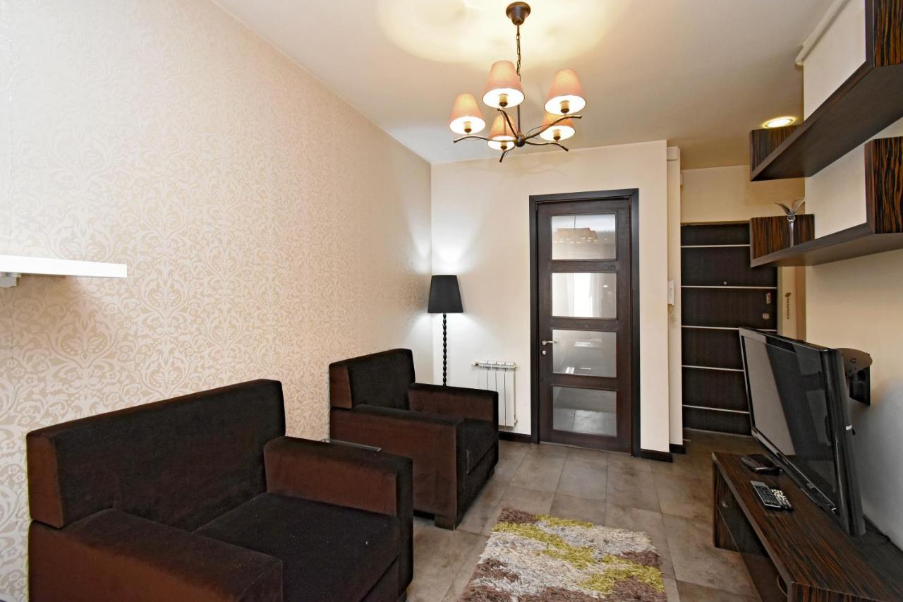 Galaxy Inn Luxury Hostel In Center 耶烈万 外观 照片