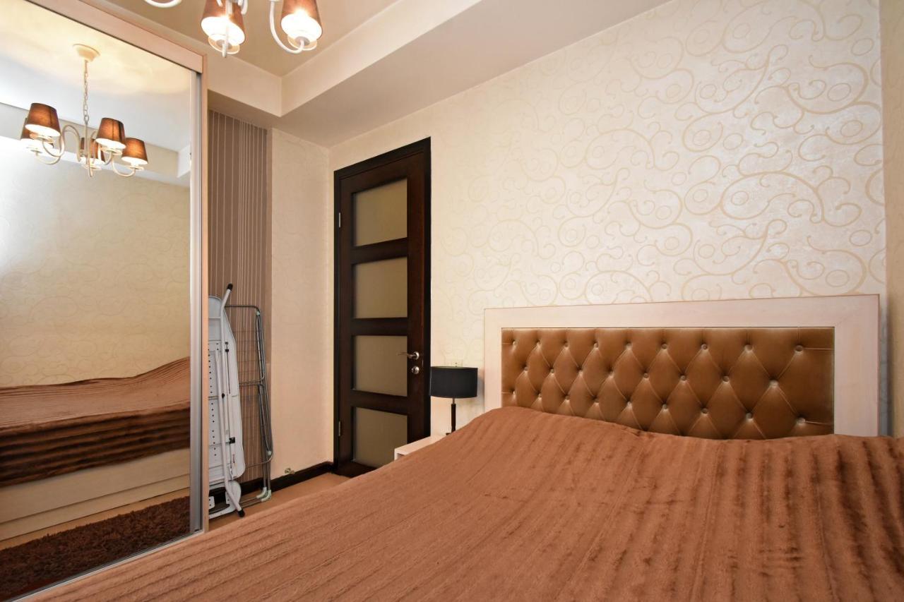 Galaxy Inn Luxury Hostel In Center 耶烈万 外观 照片
