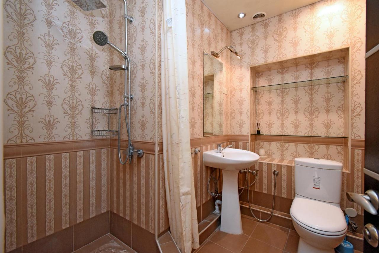 Galaxy Inn Luxury Hostel In Center 耶烈万 外观 照片