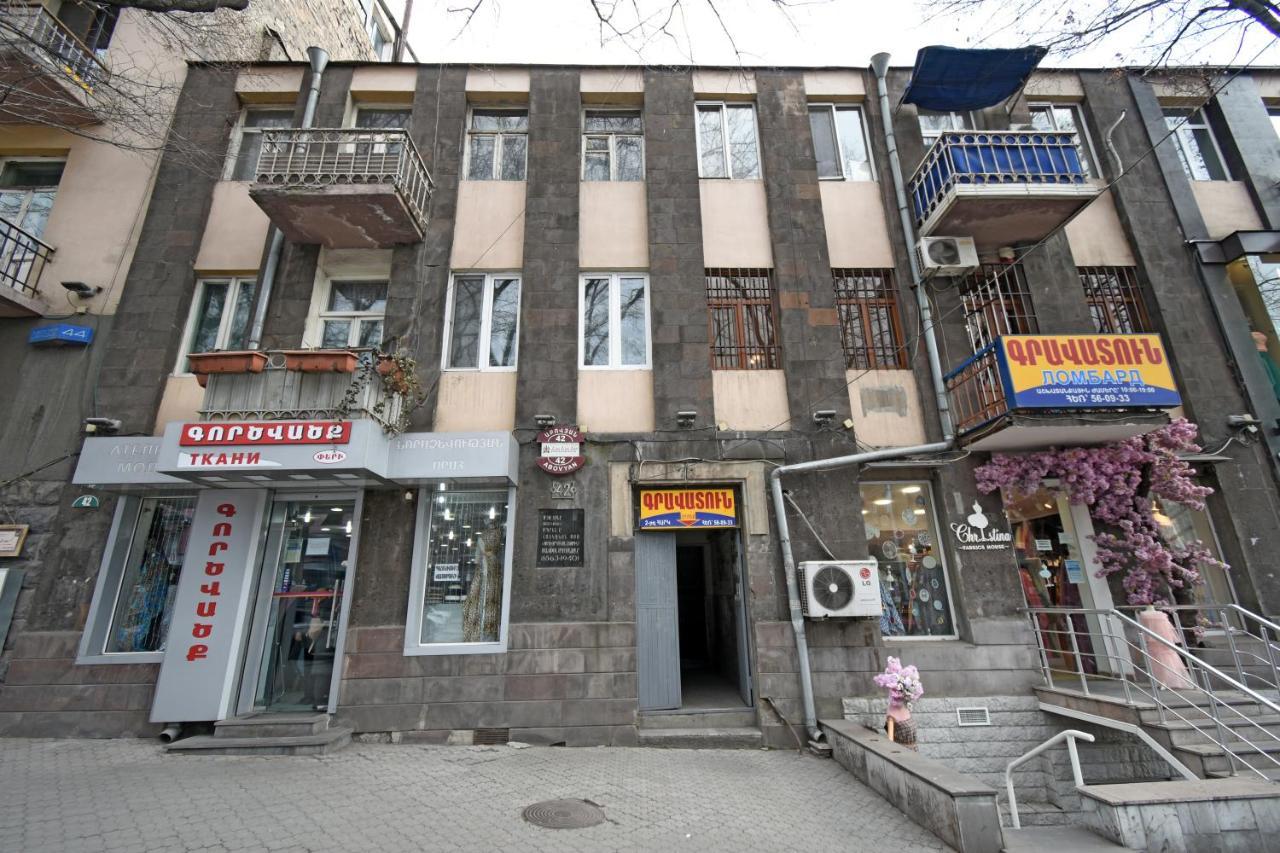 Galaxy Inn Luxury Hostel In Center 耶烈万 外观 照片