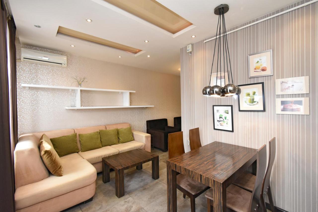 Galaxy Inn Luxury Hostel In Center 耶烈万 外观 照片