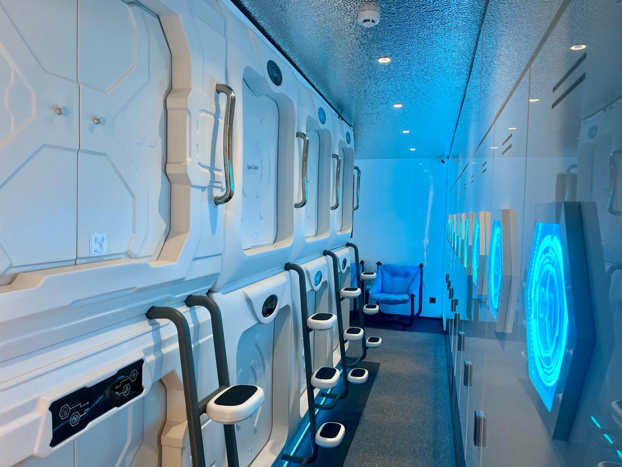 Galaxy Inn Luxury Hostel In Center 耶烈万 外观 照片