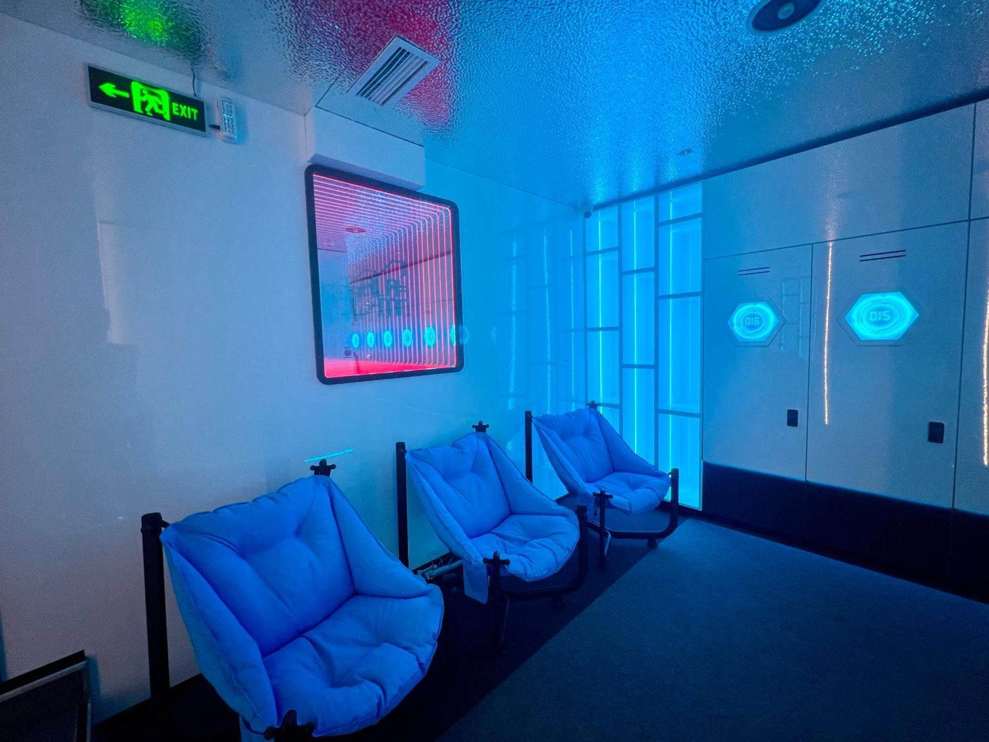 Galaxy Inn Luxury Hostel In Center 耶烈万 外观 照片